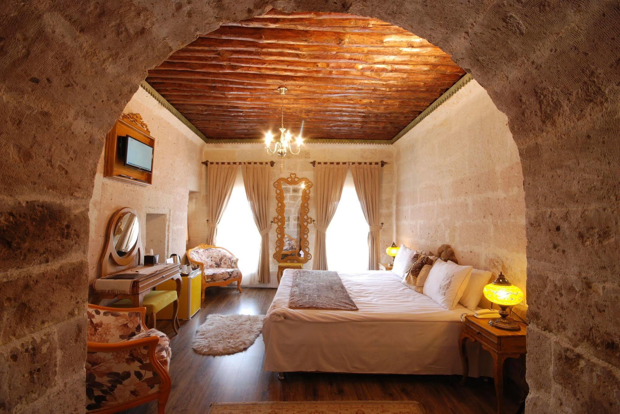 Mimi Cappadocia Luxury Cave Hotel Uchisar Exterior photo